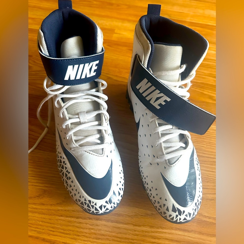 Like new NIKE football cleets size 10